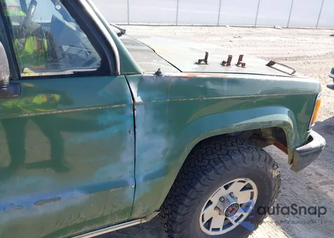 1990 Isuzu Trooper z USA, uszkodzony, nr VIN JACCH58R8L8918833